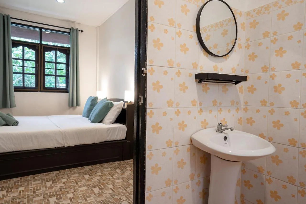 Lanta School Beach Resort Ko Lanta 0*,  Thailandia