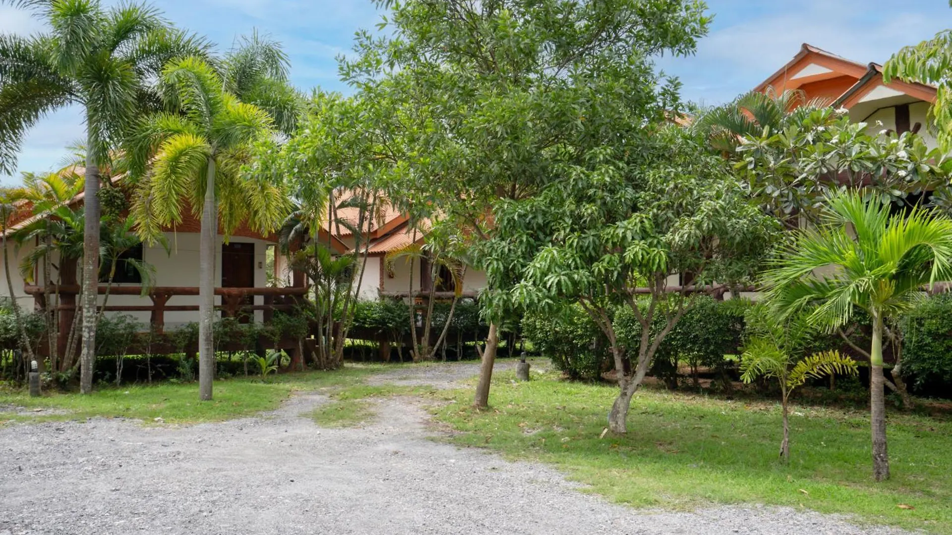 Lanta School Beach Resort Ko Lanta 0*,  Thailandia